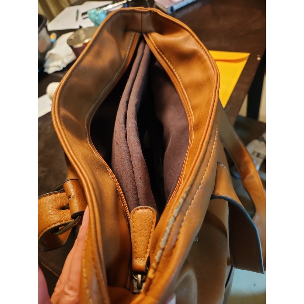 Roots Tan Coloured Purse - Picture 13 of 13